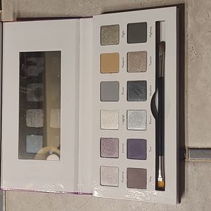 Cargo getaway eyeshadow palette
